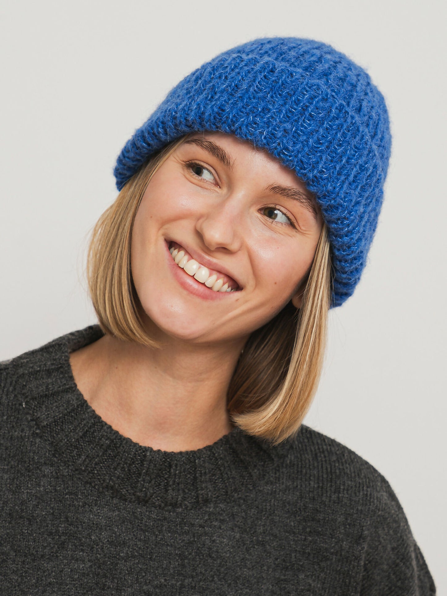 Czapka DARLA – Kobaltowa