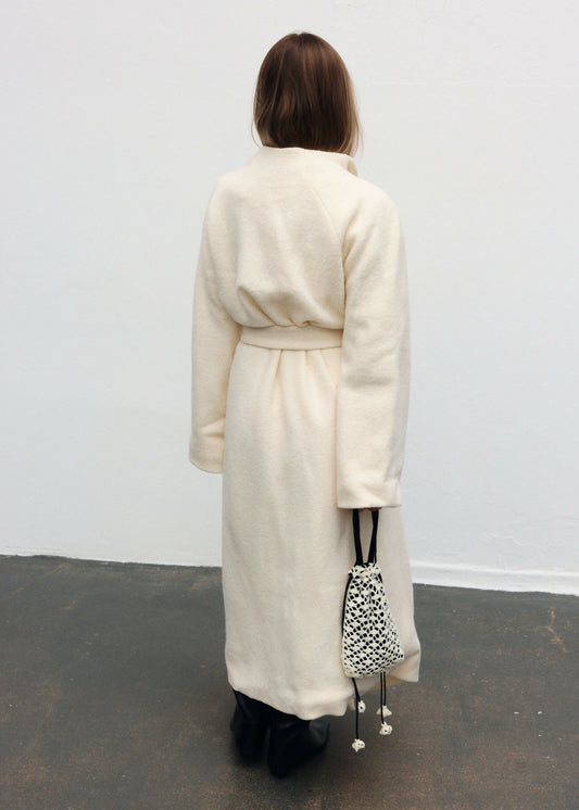 Wełniany płaszcz Ava z paskiem