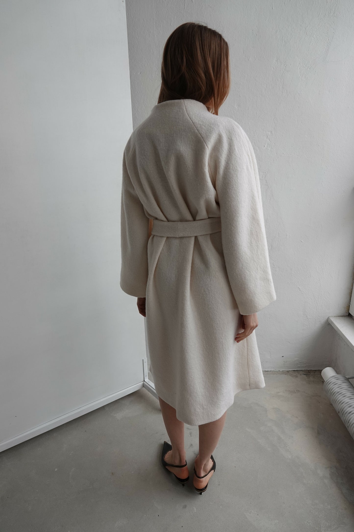 Wełniany płaszcz Ava z paskiem