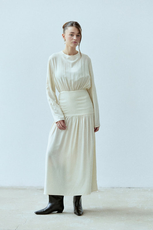 Wiskozowa sukienka Rixa z wycięciem na plecach