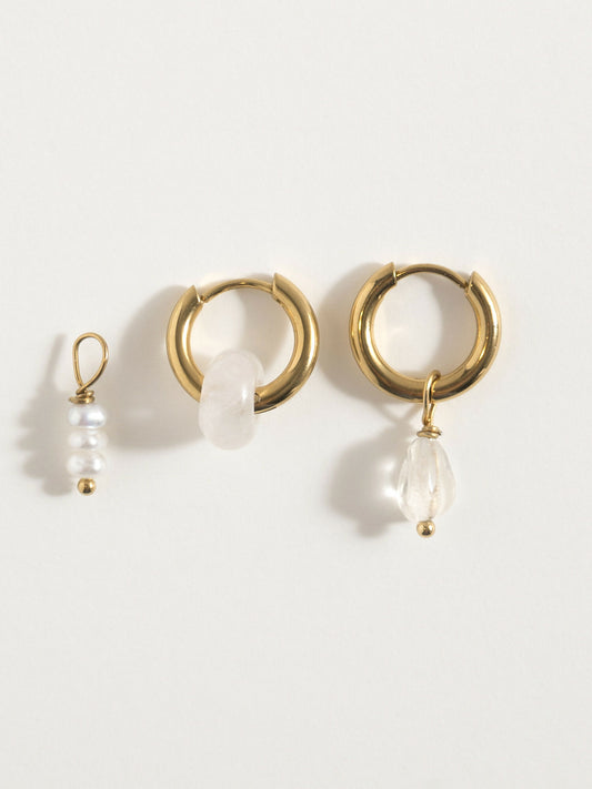 Złote kolczyki koła z przezroczystymi zawieszkami