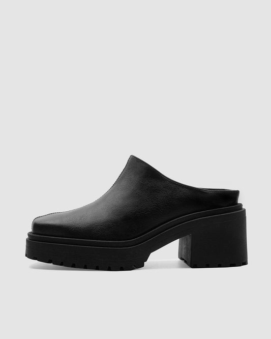 Squared Mule Black czarne mule ze skóry z winogron