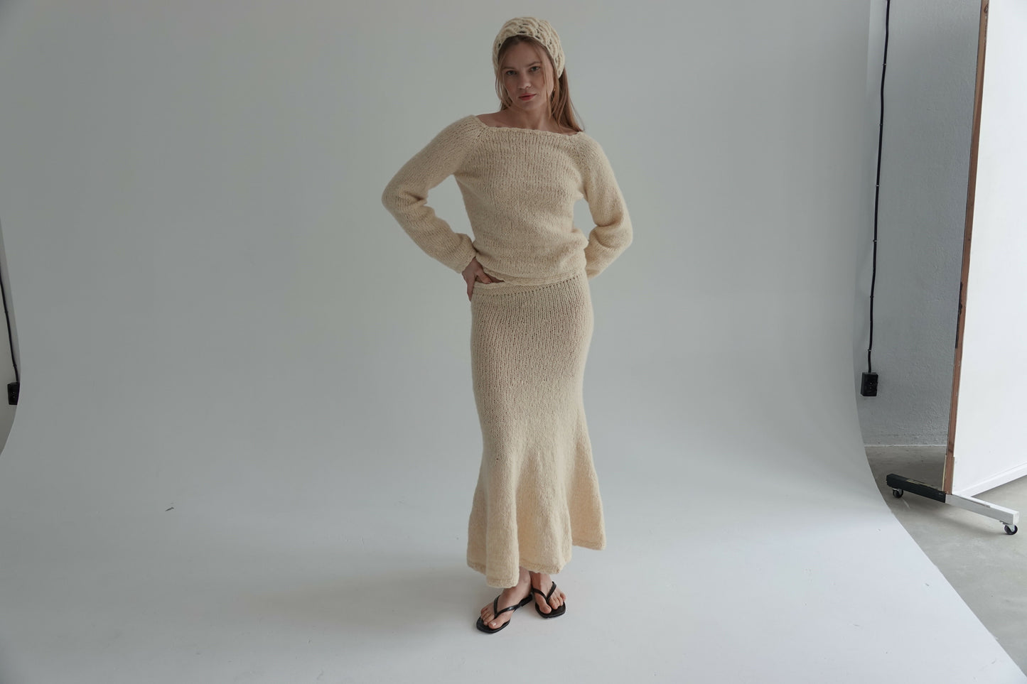 Sweter Cara ręcznie wykonywany na drutach