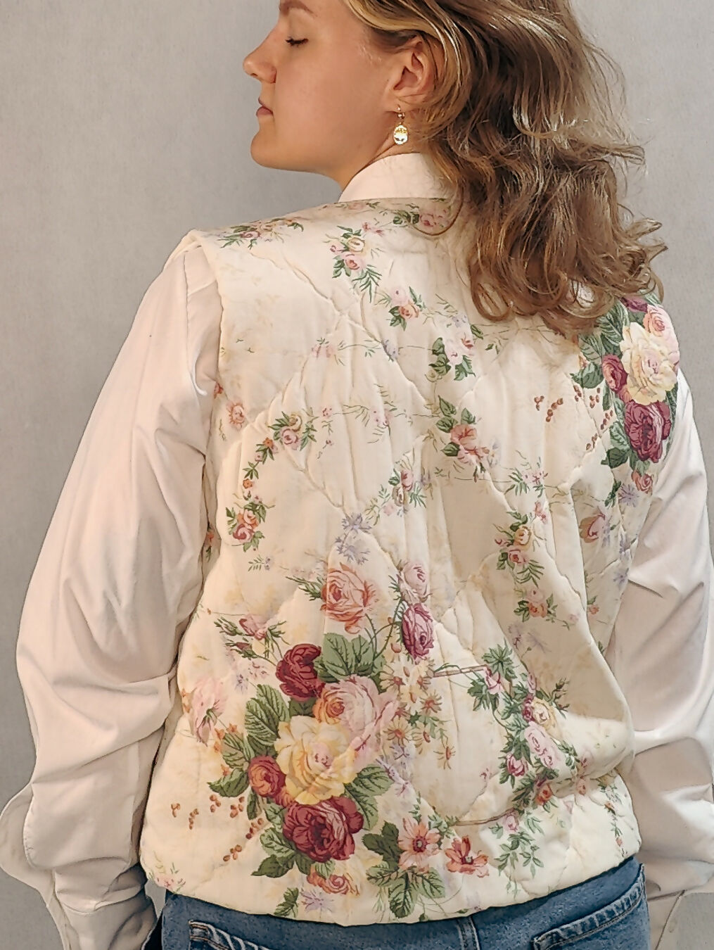 Pikowana kamizelka w vintage kwiaty