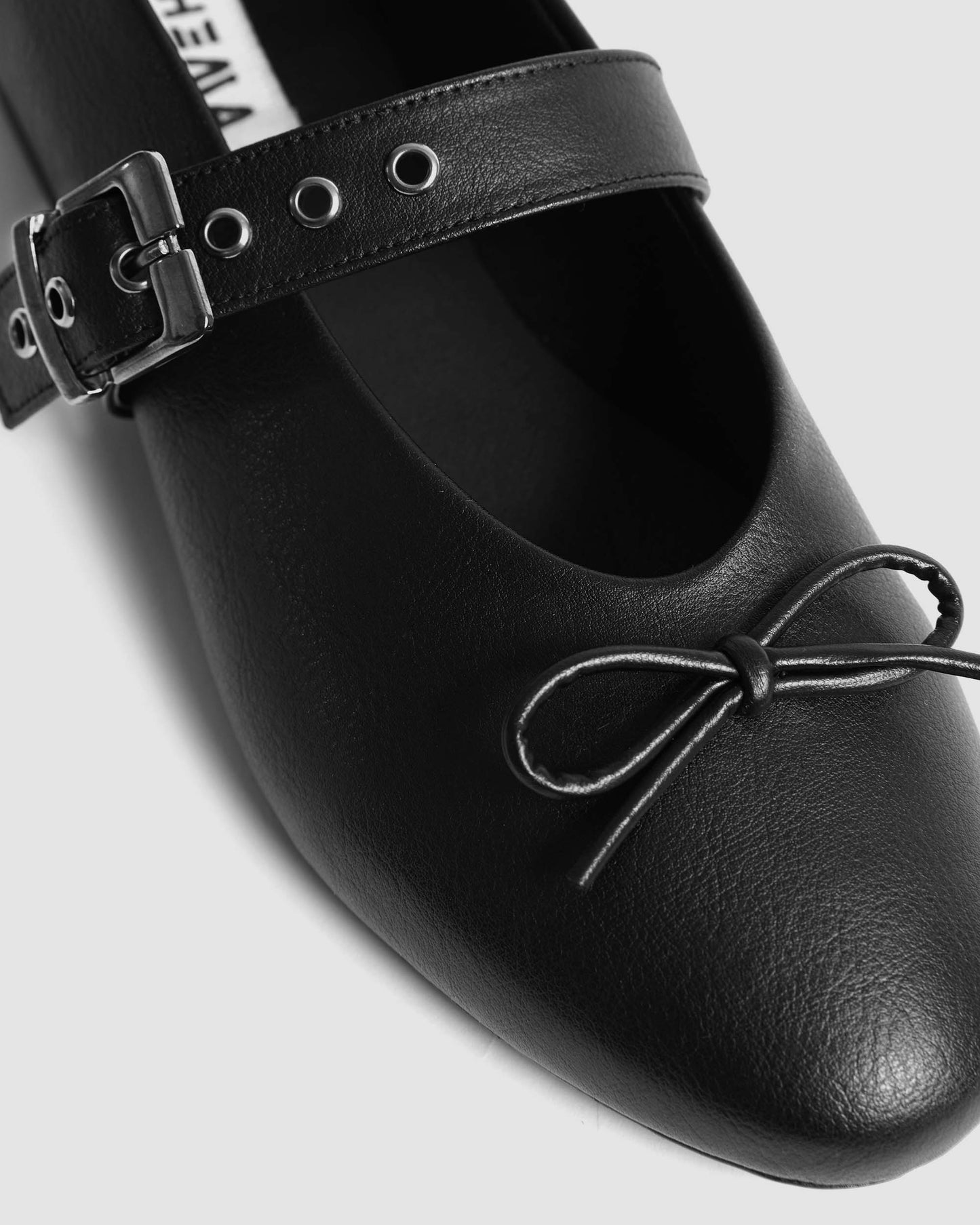 Mara Pumps Black czarne baleriny z paskiem