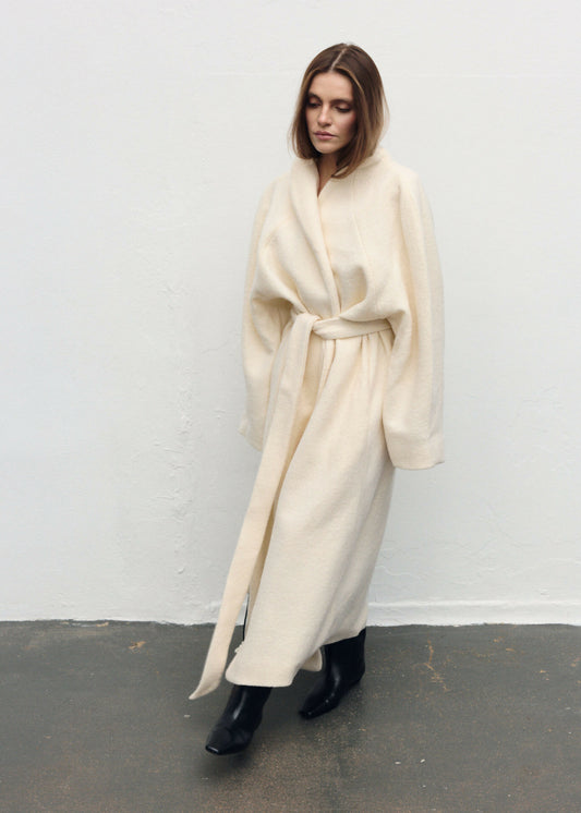 Wełniany płaszcz Ava z paskiem