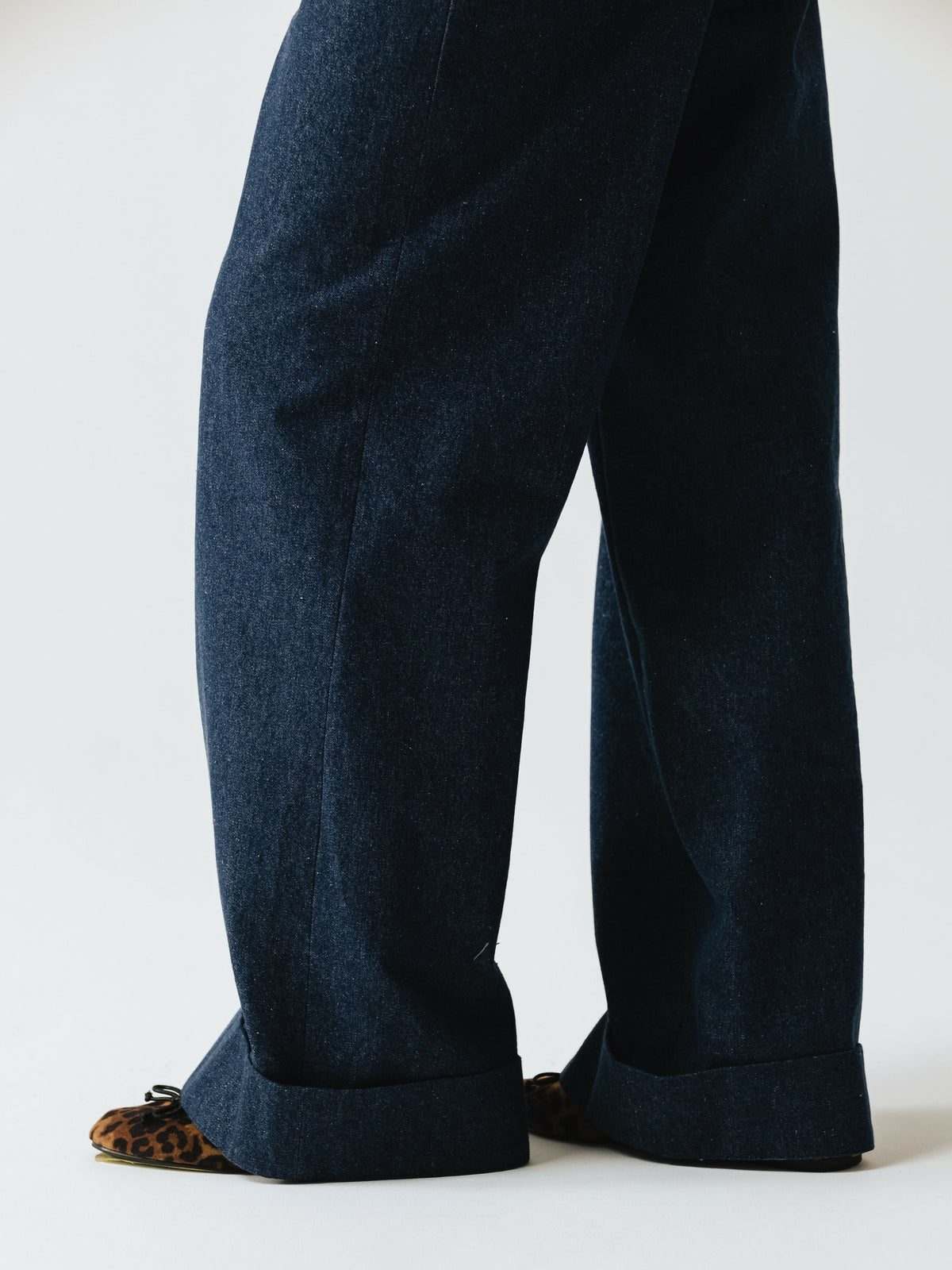 Jeansowe spodnie wide leg z mankietami
