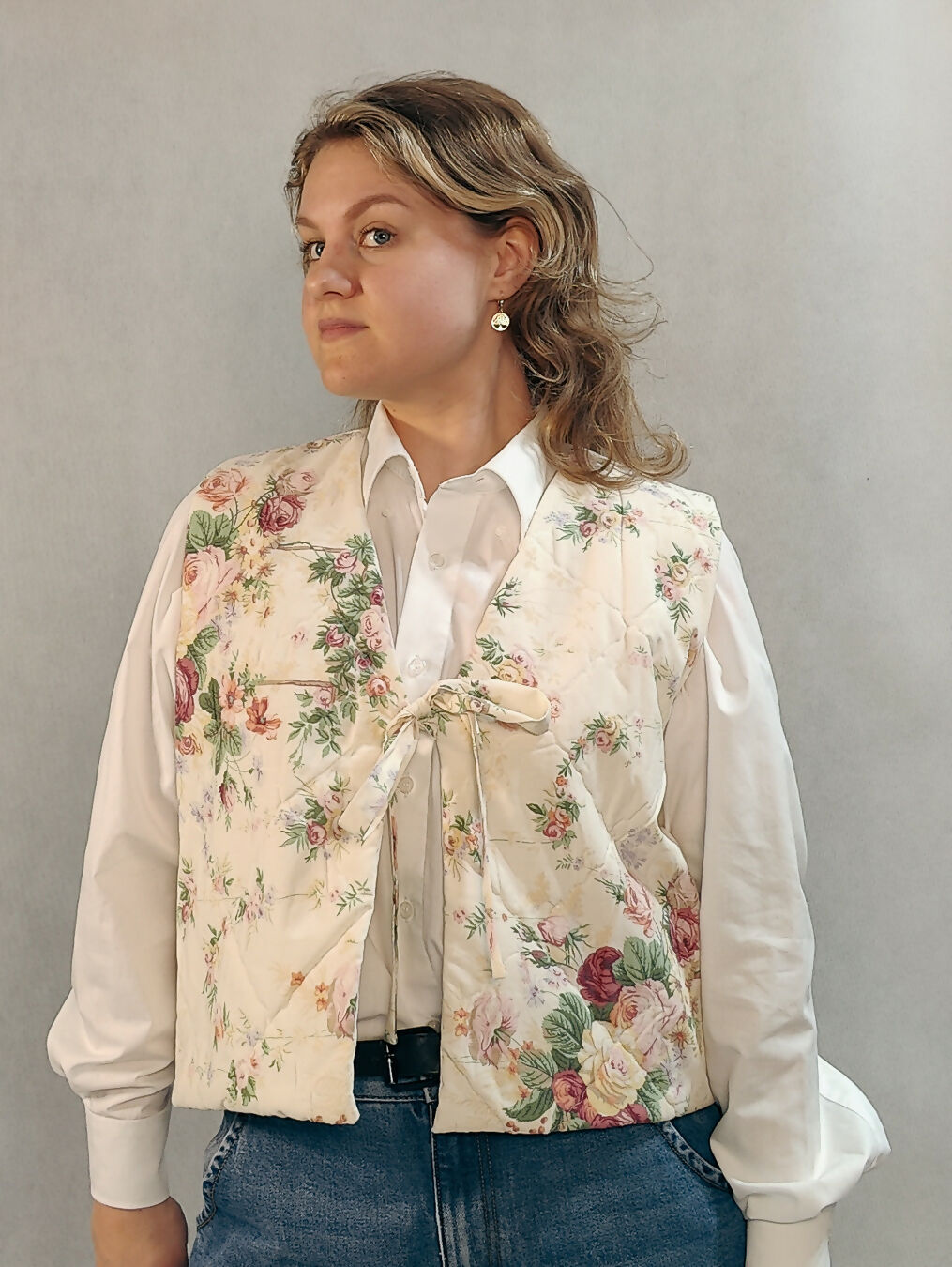 Pikowana kamizelka w vintage kwiaty