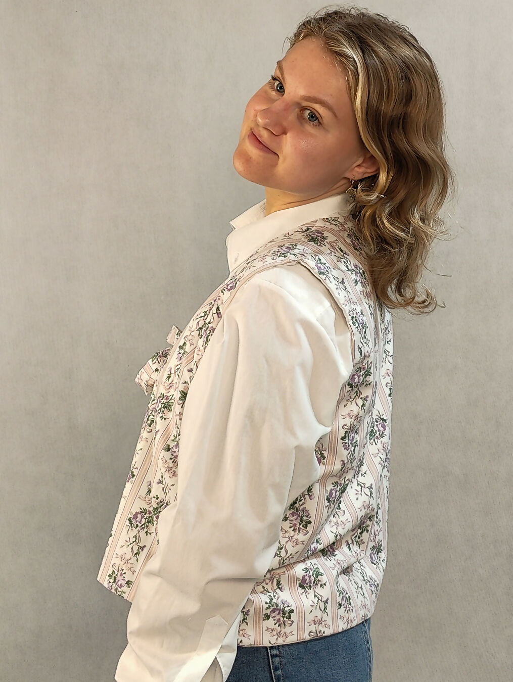 Kamizelka w lawendowe kwiaty