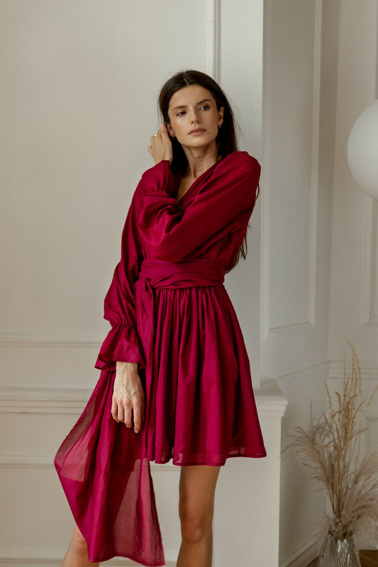 Sukienka z bufiastymi rękawami