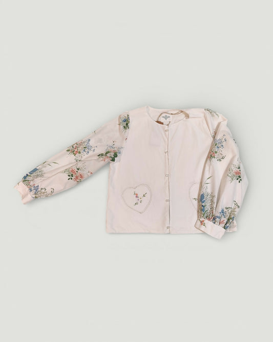 Zapinana koszula z haftem z przodu i na plecach