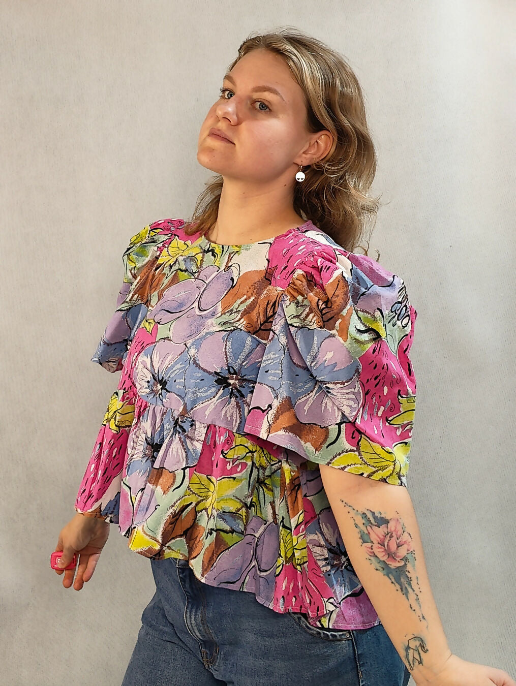 Bufiasta bluzka z przedłużanym tyłem