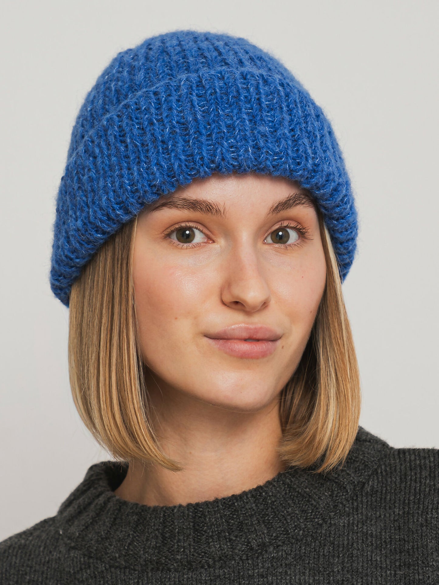 Czapka DARLA – Kobaltowa