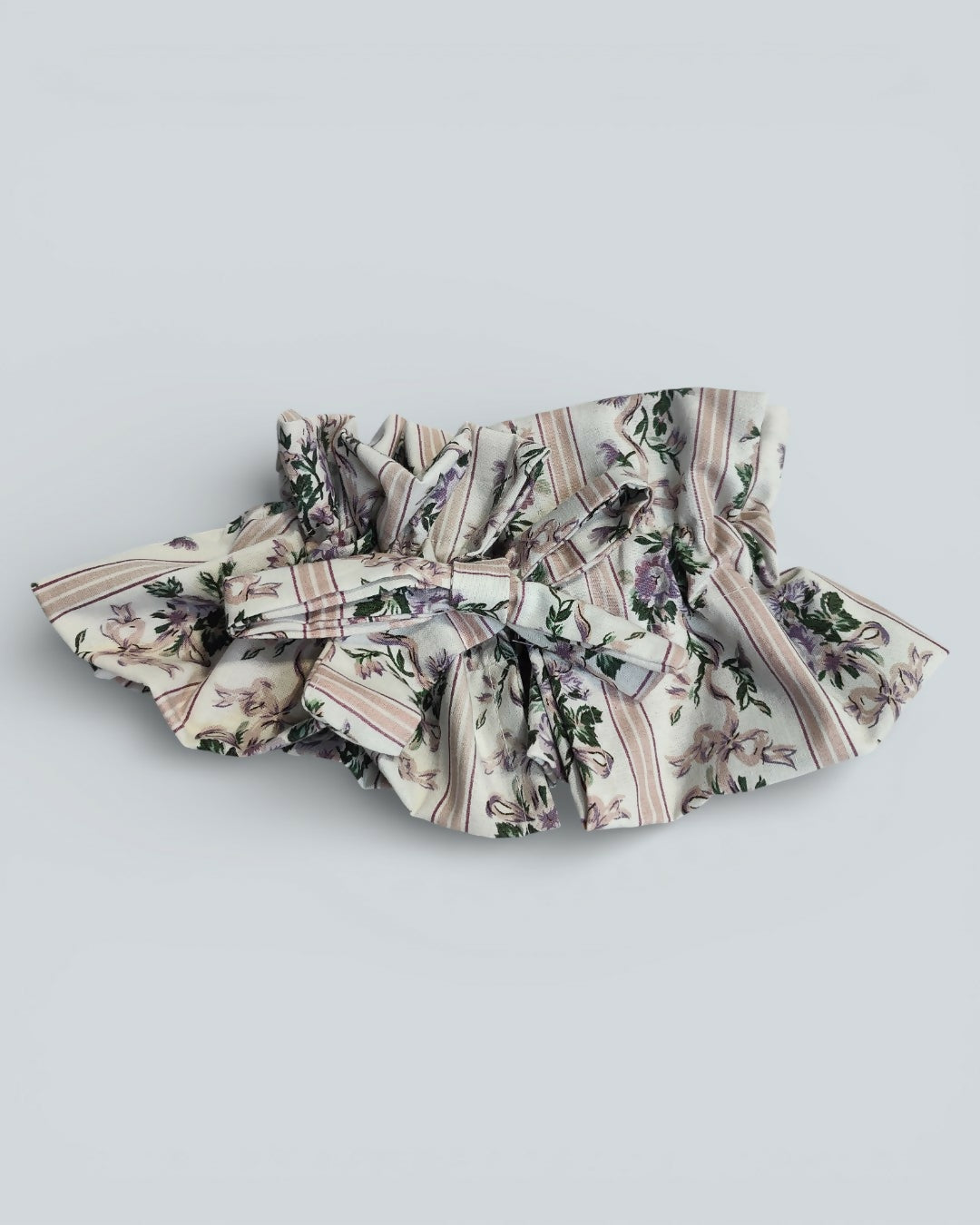 Ozdobny wiązany kołnierz w lawendowe kwiaty