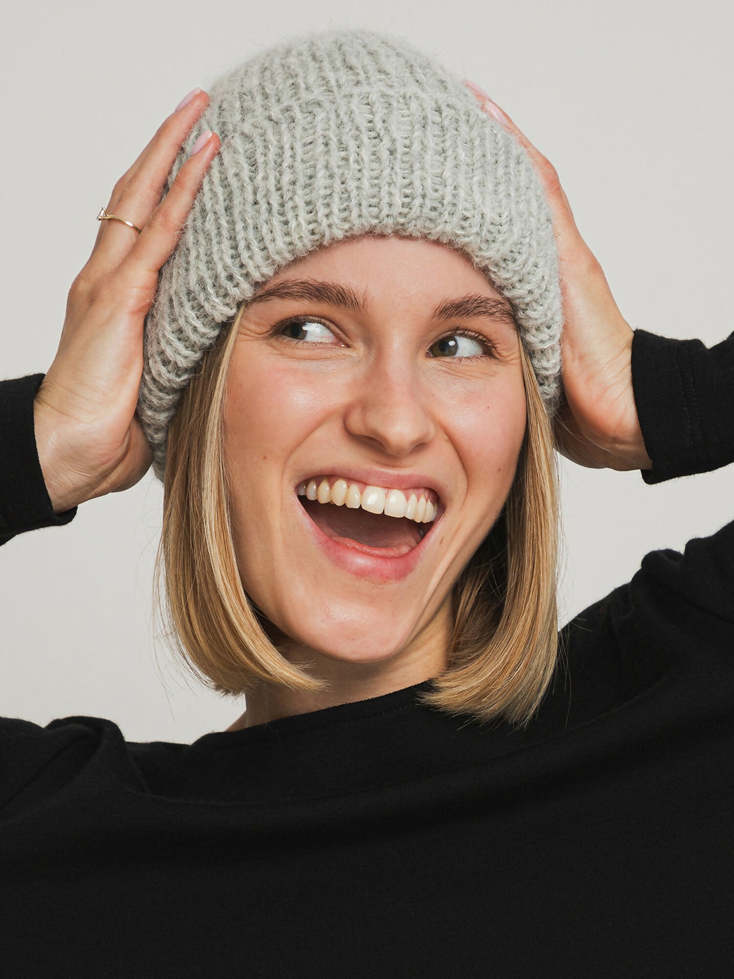 Czapka DARLA – Szara