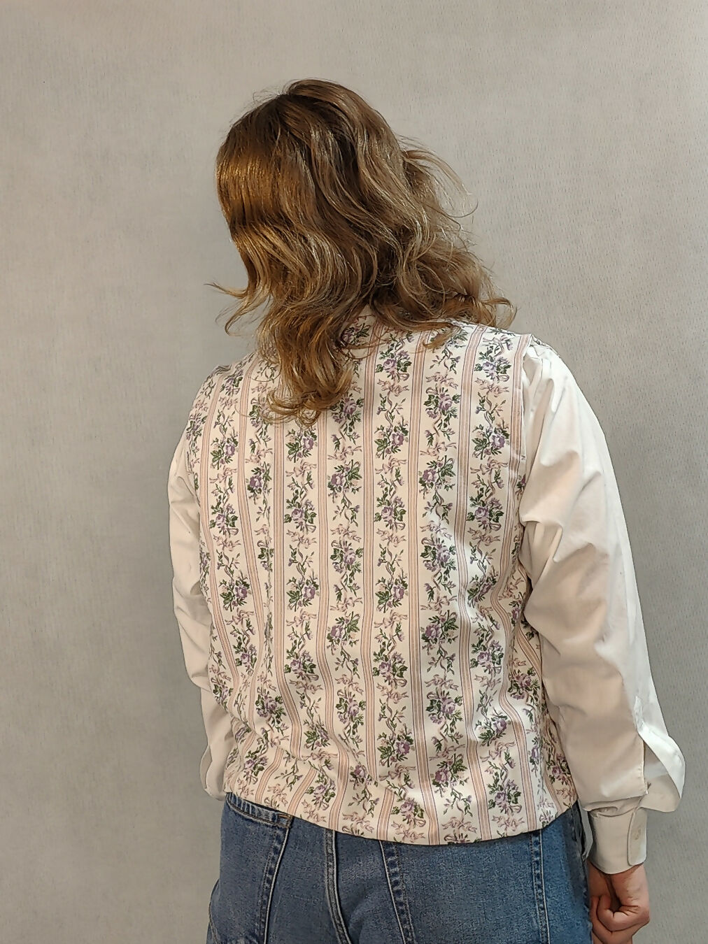 Kamizelka w lawendowe kwiaty