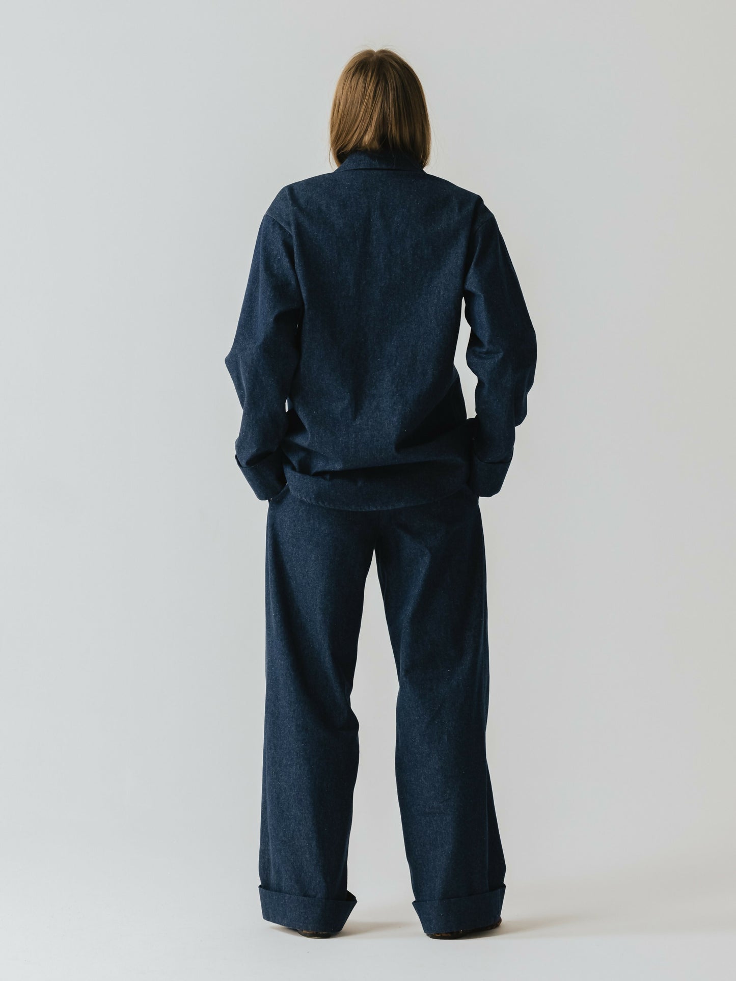 Jeansowe spodnie wide leg z mankietami
