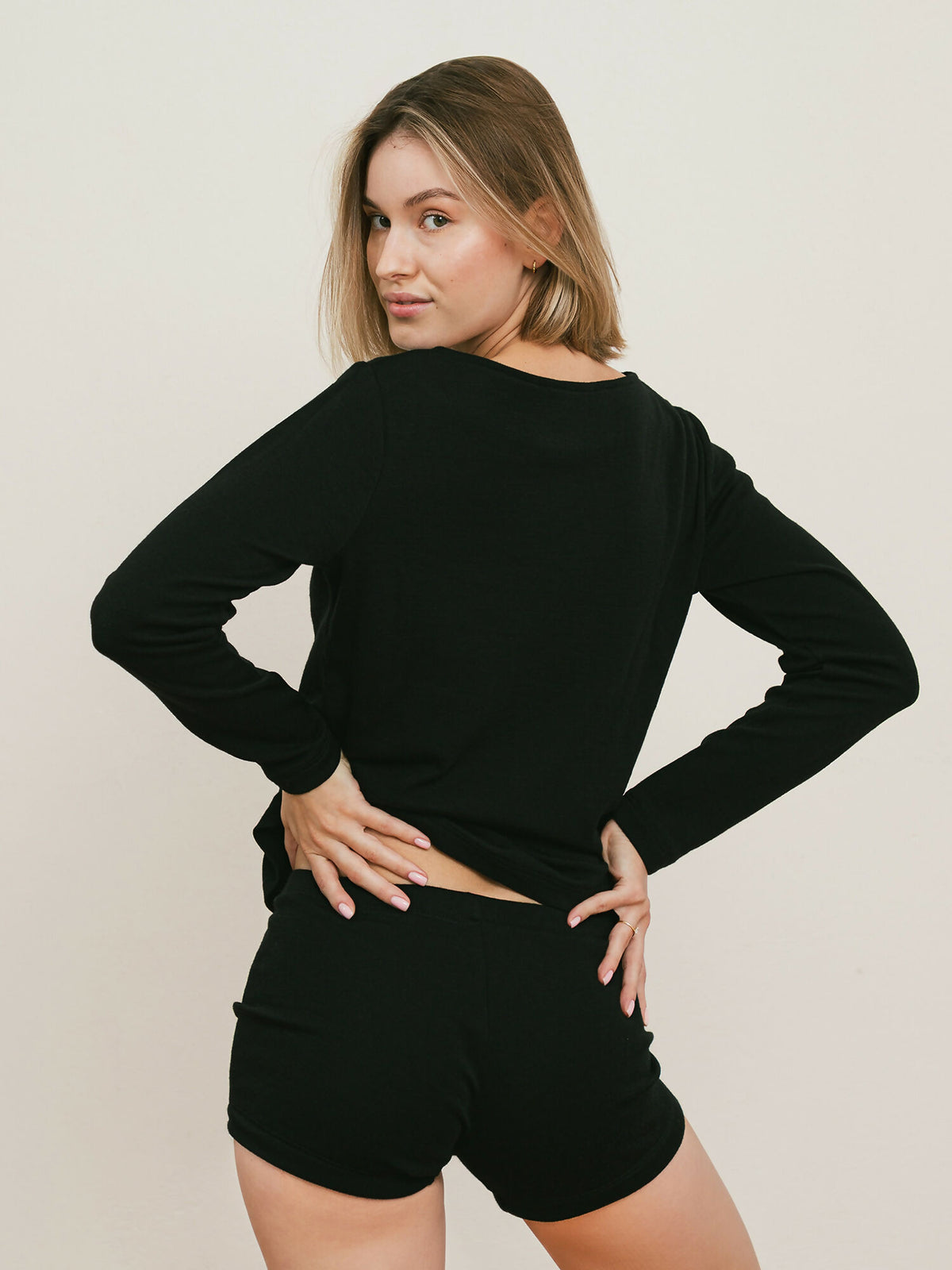 Bluzka LAJLA – Czarna - Merino - Longsleeve