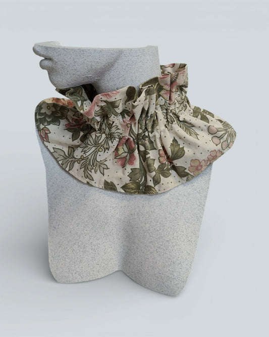 Ozdobiony kołnierz w jesienne kwiaty