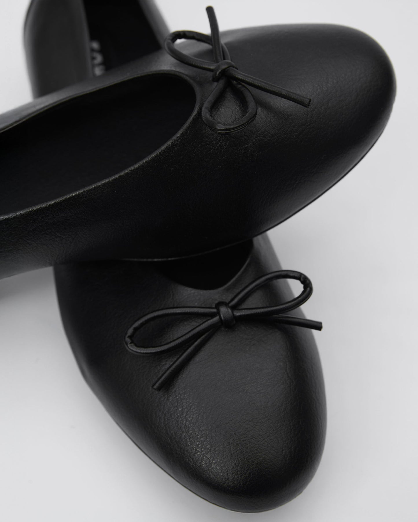 Mossy Pumps Black czarne baleriny z kokardką