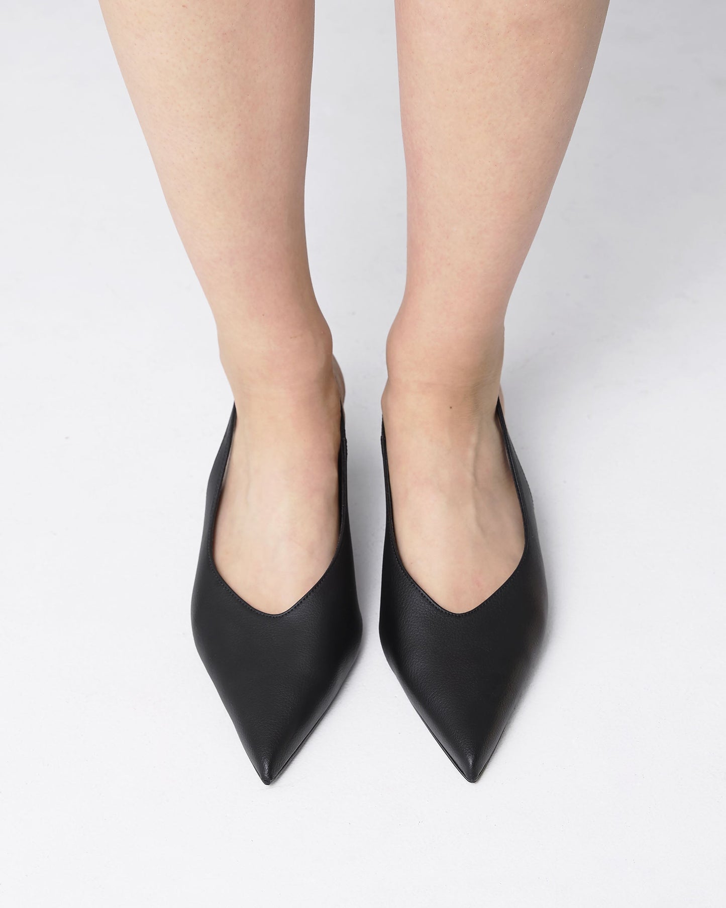 Kitten Heels Black czarne czółenka z odkrytą piętą