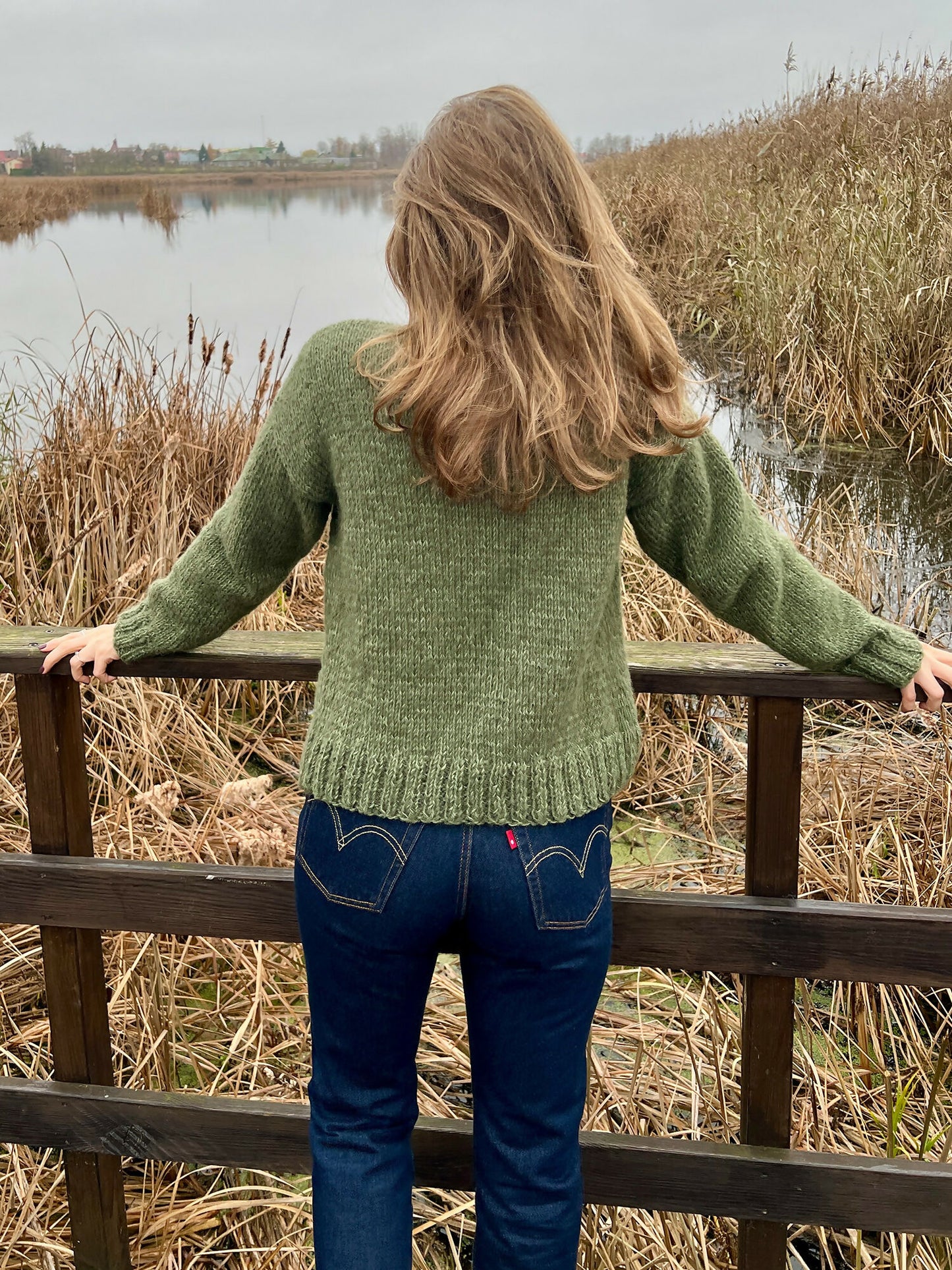 Sweter DITA – Oliwkowy