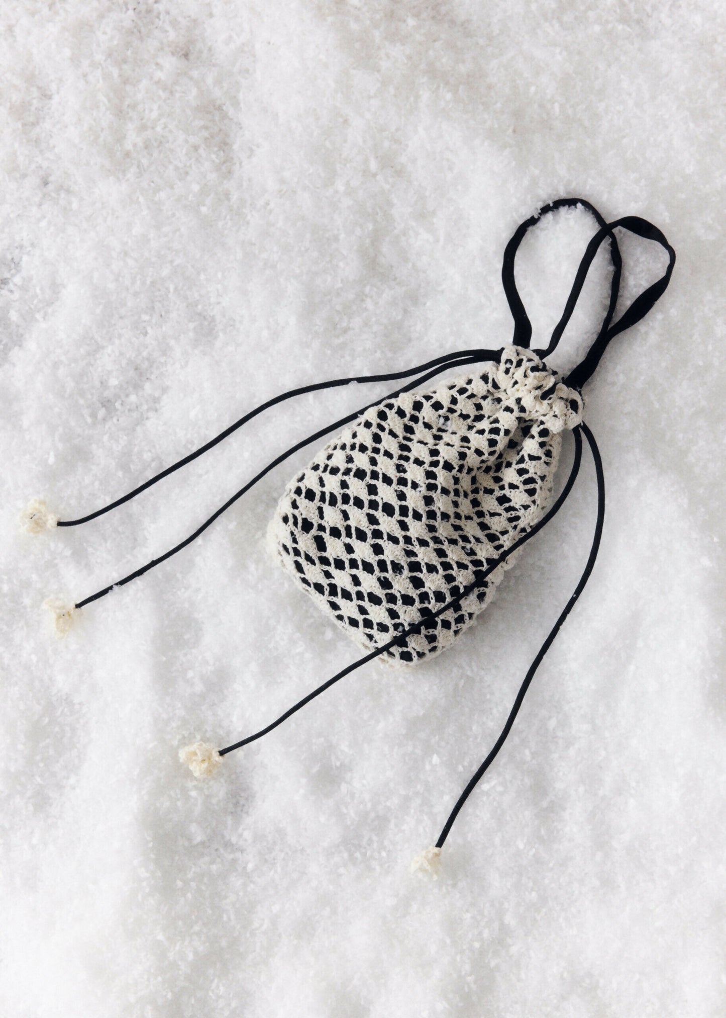 Torebka Natalie z ręcznie robioną koronką na szydełku