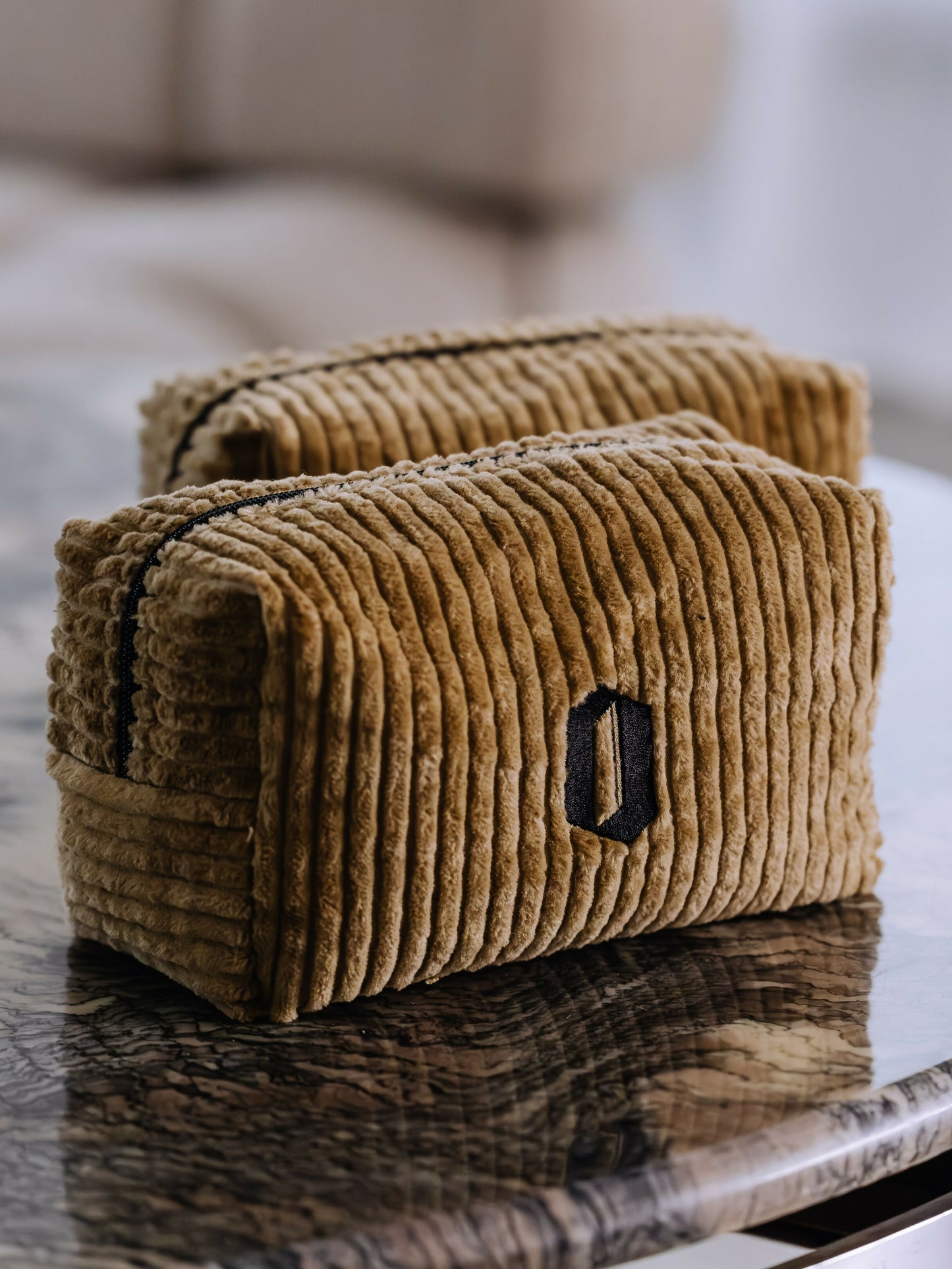 Kosmetyczka welurowa karmelowa