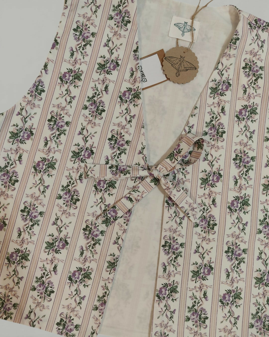 Kamizelka w lawendowe kwiaty