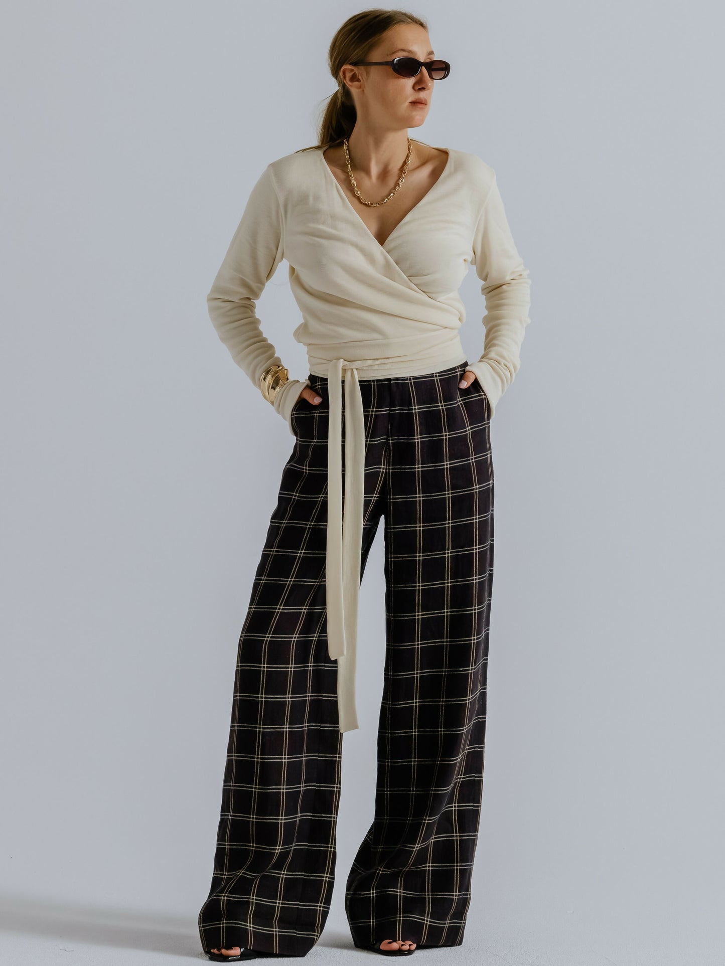 Wiązany sweter ecru wełna merino