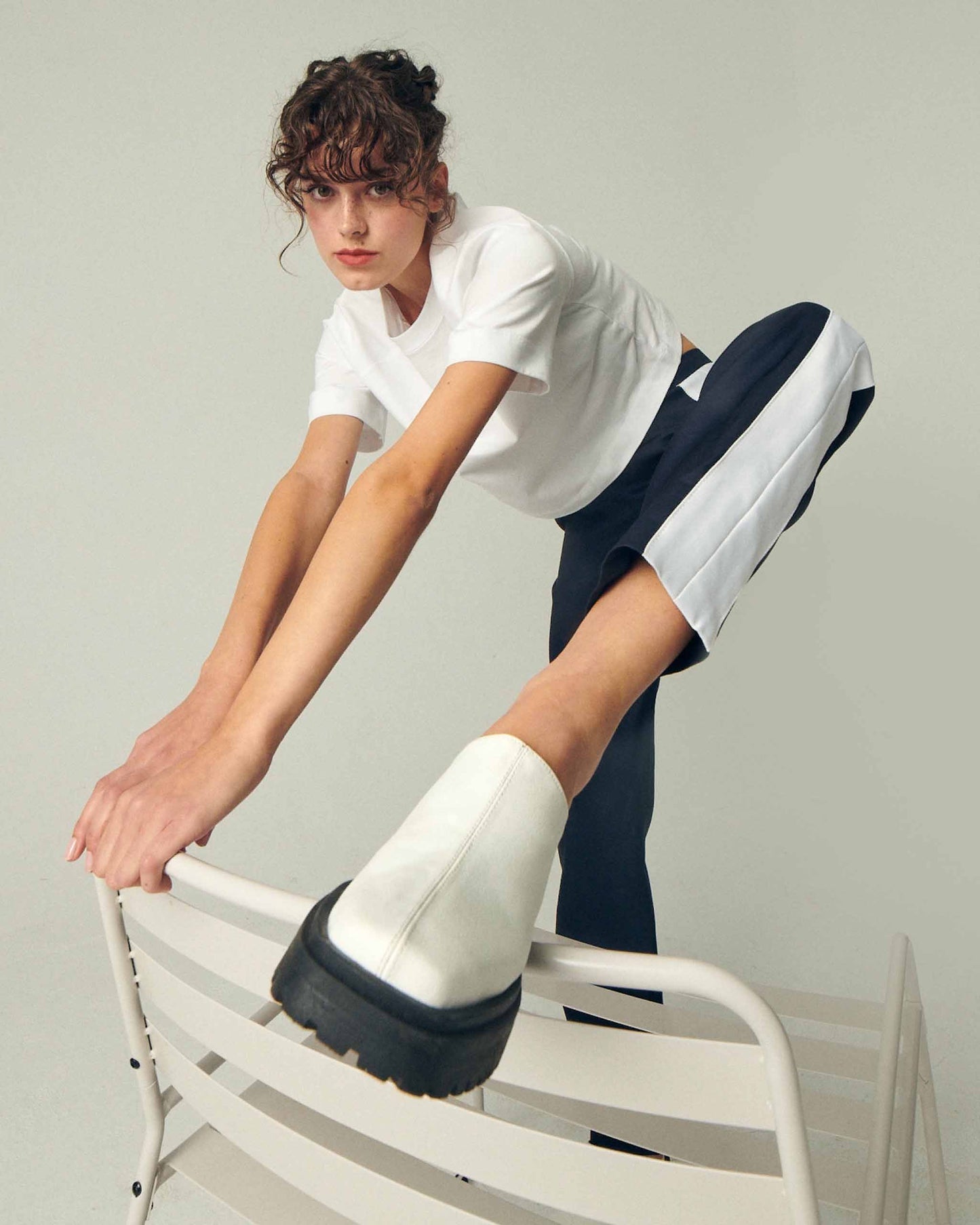 Squared Mule White białe mule ze skóry z winogron