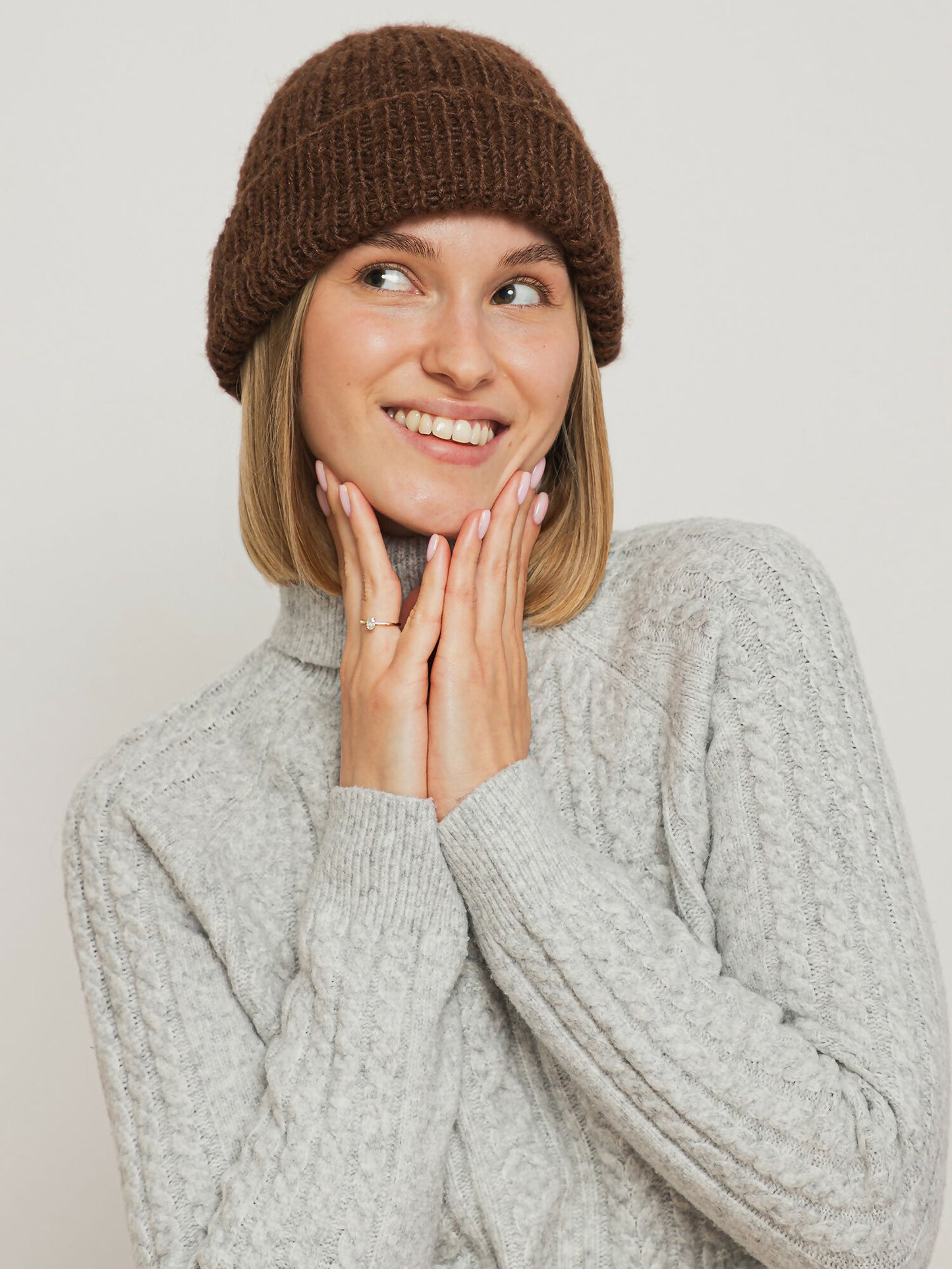 Czapka DARLA – Czekoladowa