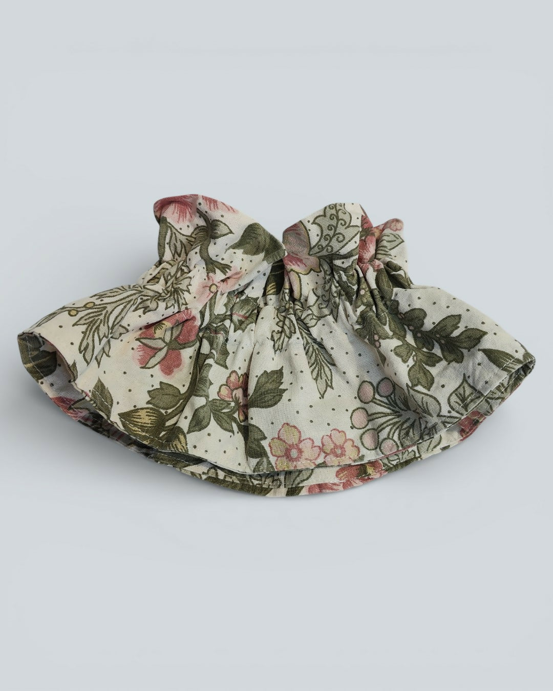 Ozdobiony kołnierz w jesienne kwiaty