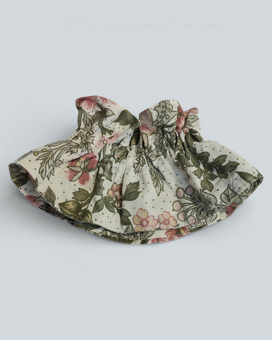 Ozdobiony kołnierz w jesienne kwiaty