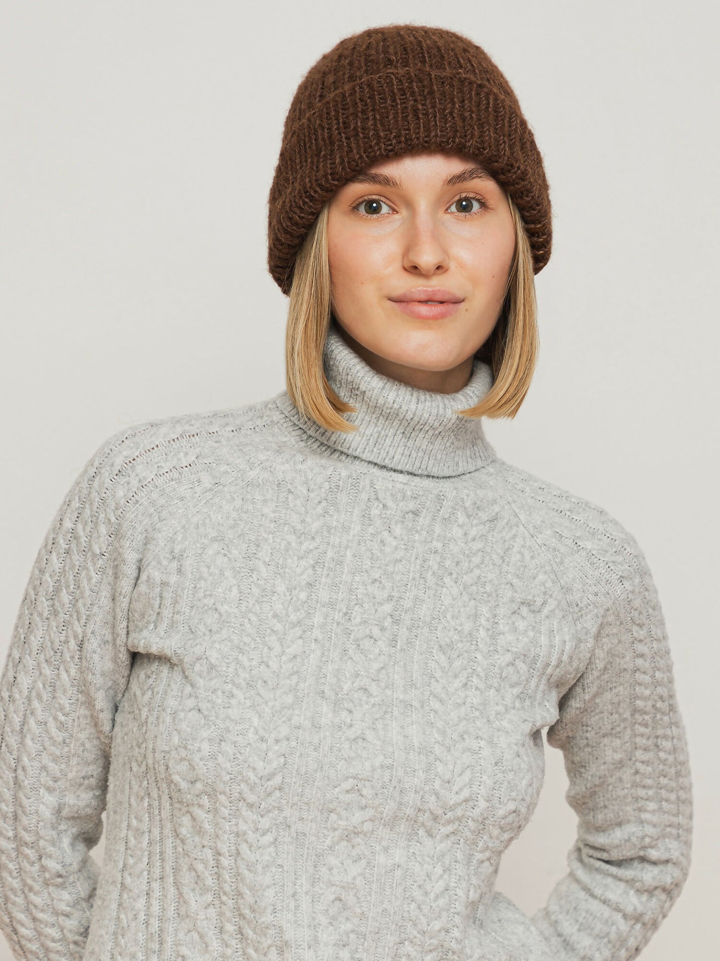 Czapka DARLA – Czekoladowa