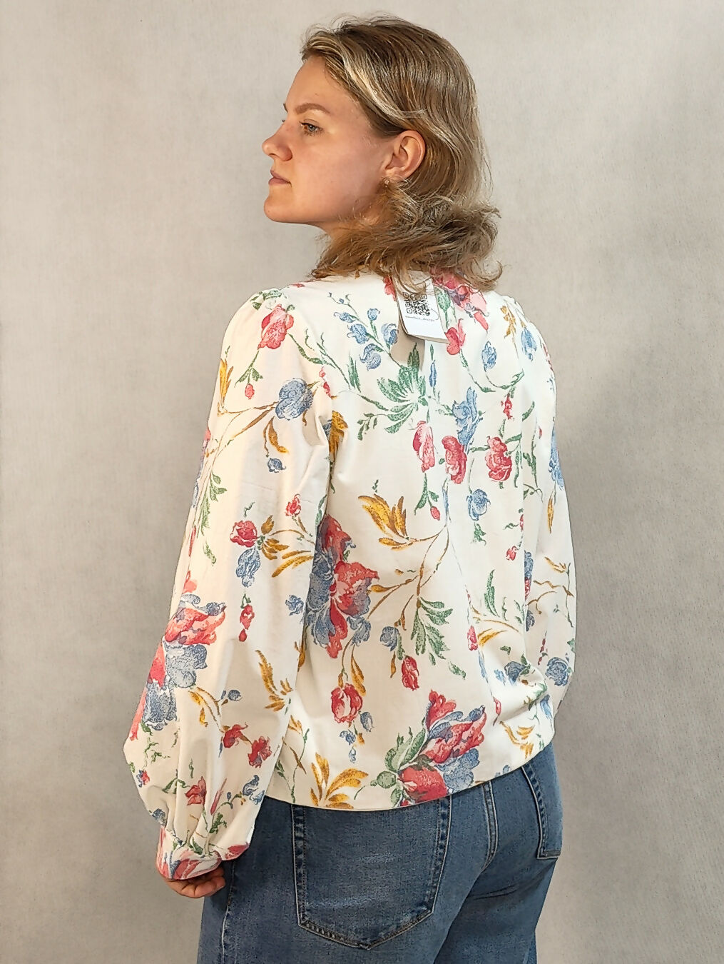 Wiązana koszula w kwiatowy wzór