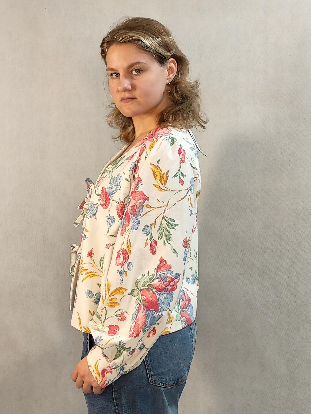 Wiązana koszula w kwiatowy wzór