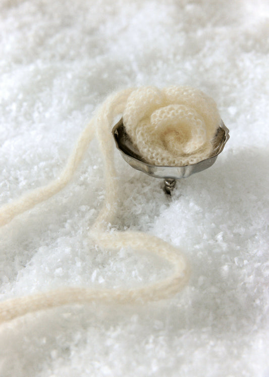 Choker Rose ręcznie wykonywany na drutach