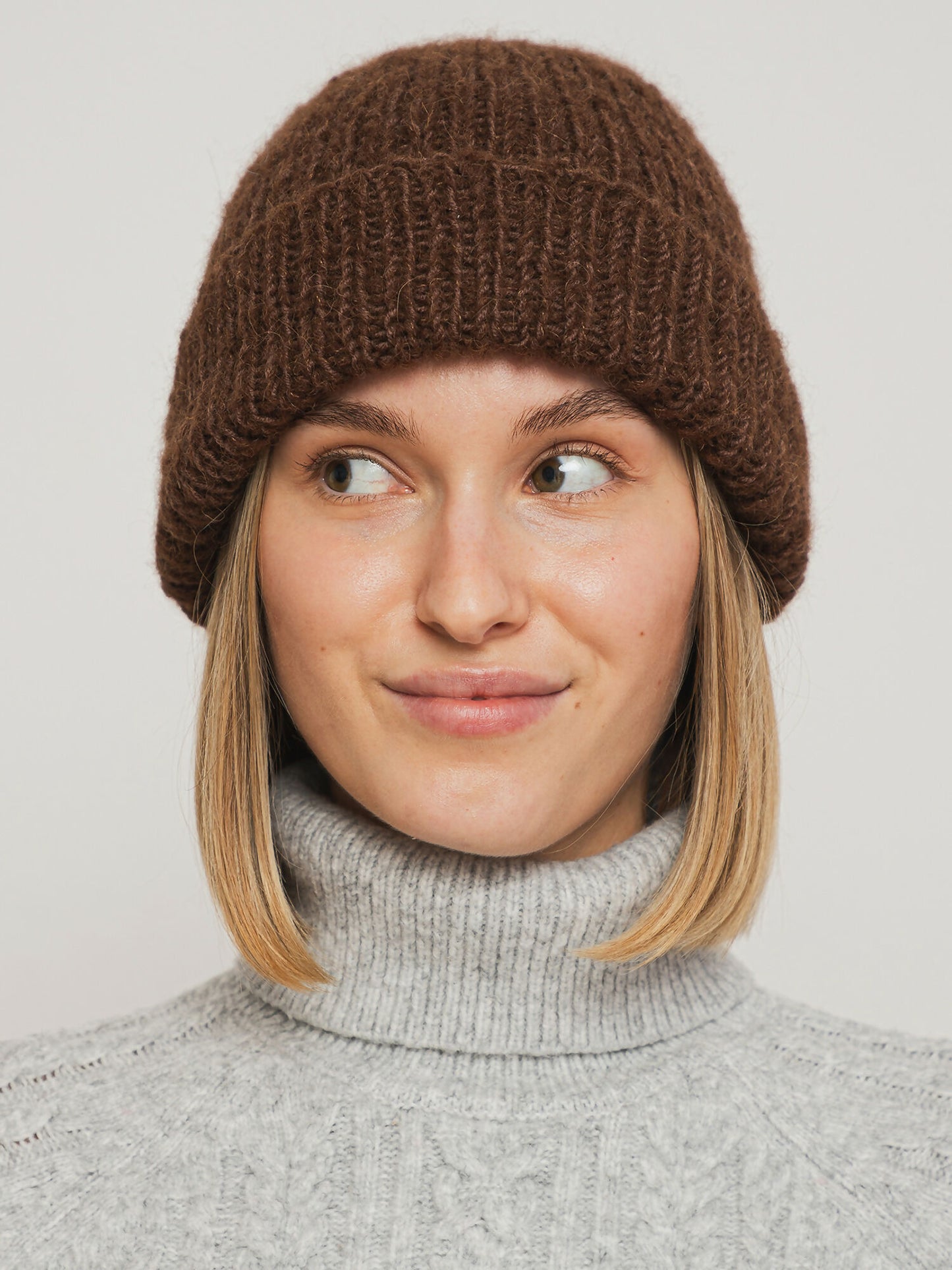 Czapka DARLA – Czekoladowa