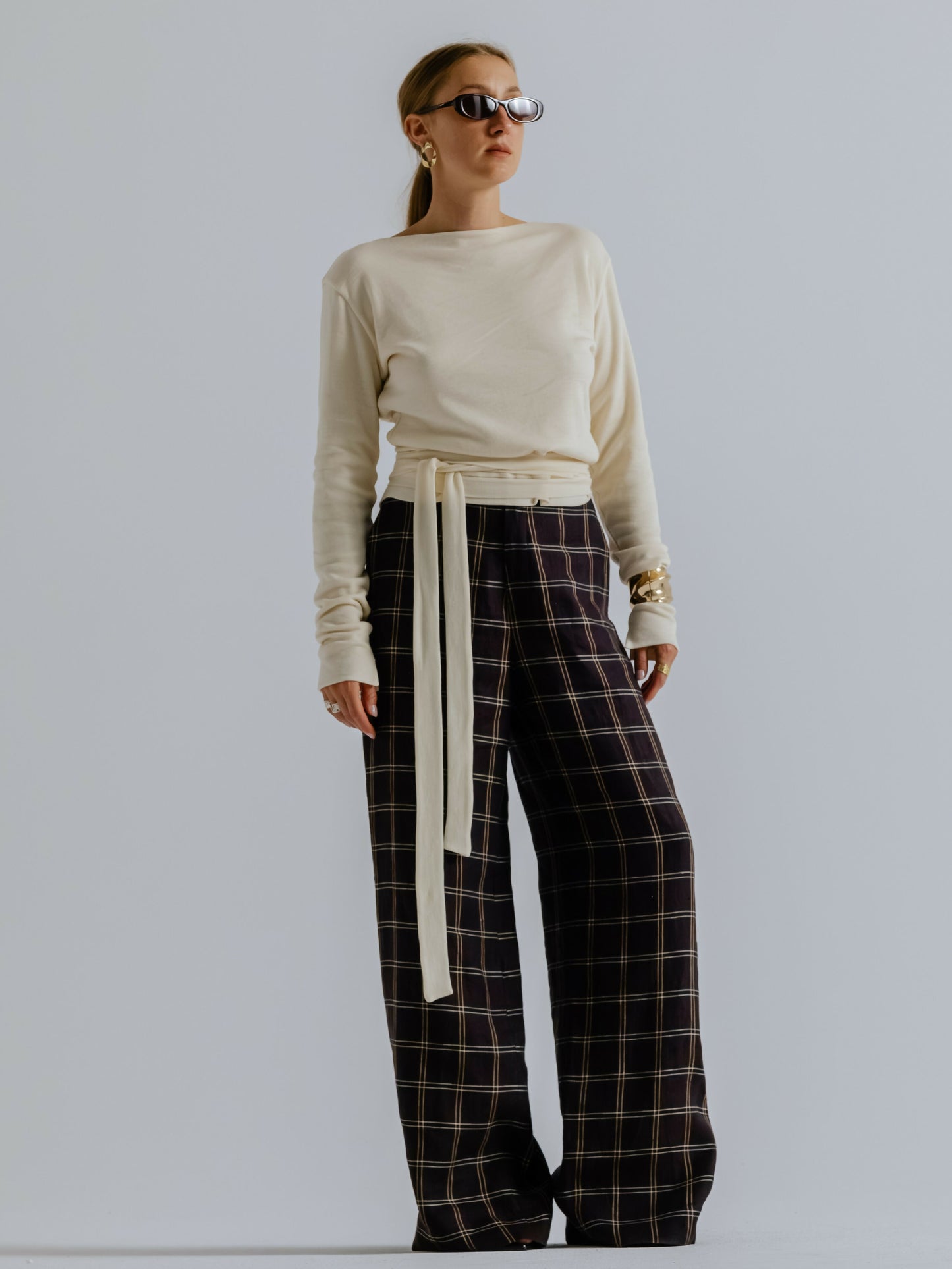 Wiązany sweter ecru wełna merino