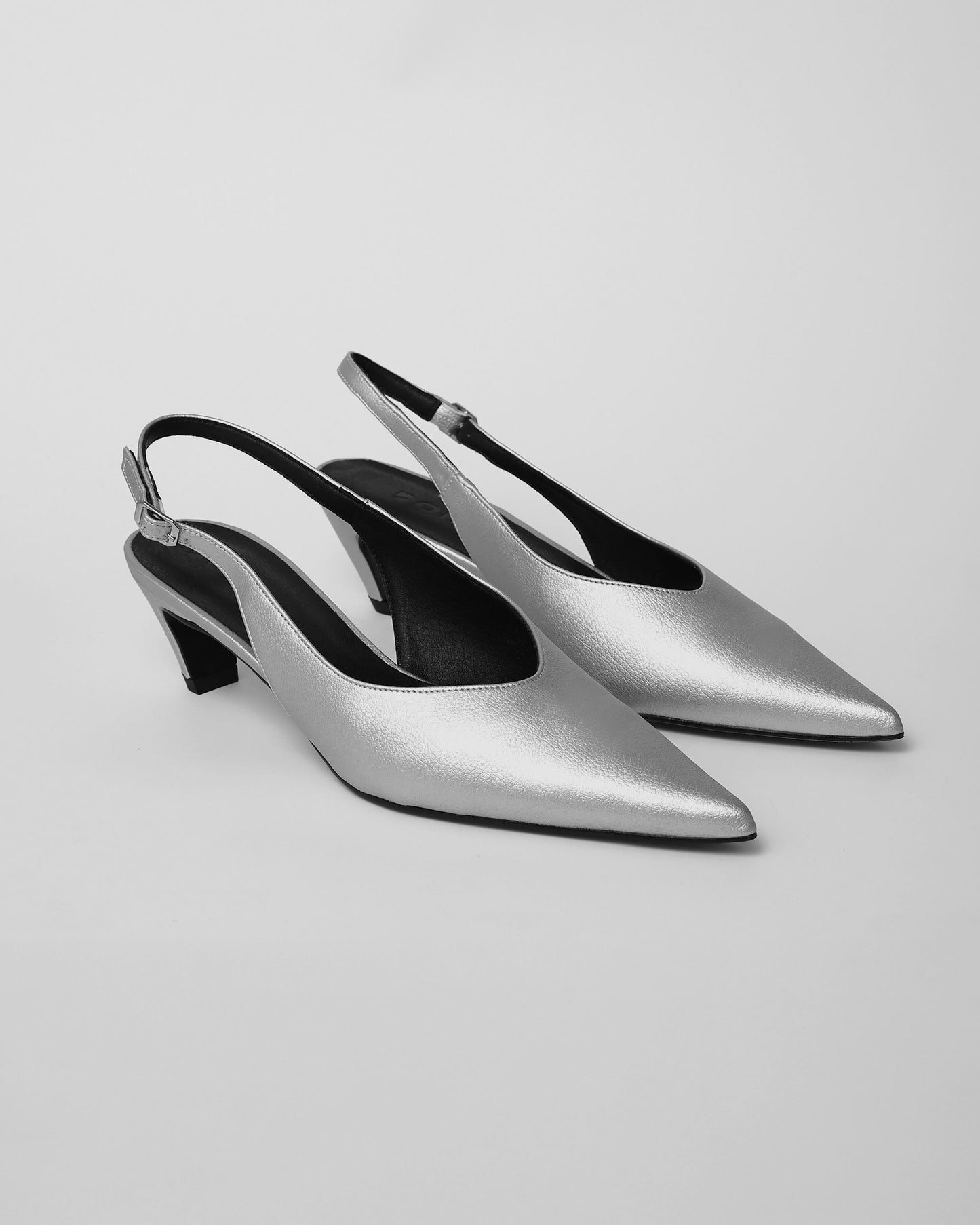 Kitten Heels Silver srebrne czółenka z odkrytą piętą