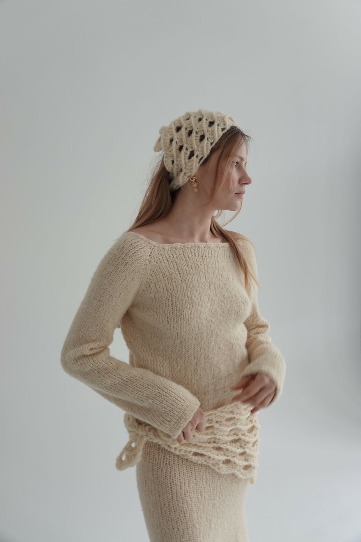 Sweter Cara ręcznie wykonywany na drutach