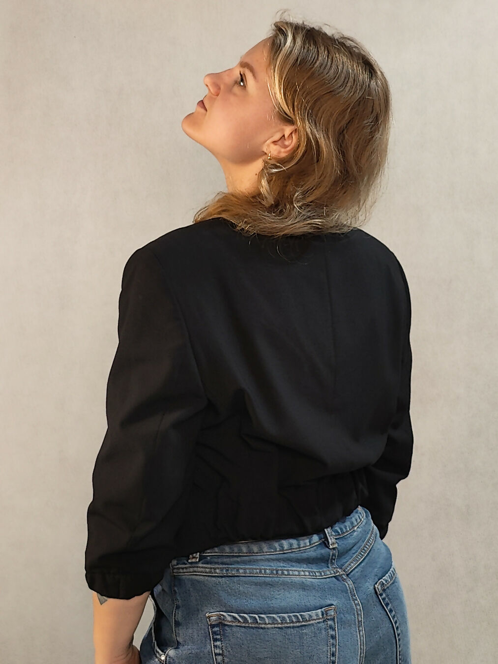 Wełniana gładka czarna marynarka