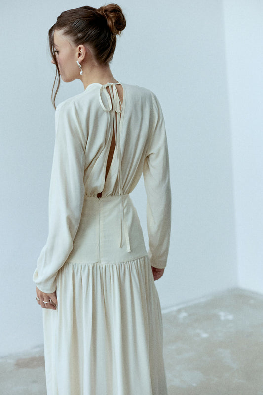 Wiskozowa sukienka Rixa z wycięciem na plecach