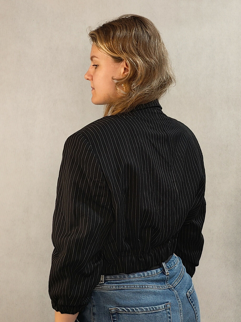 Wełniana marynarka w delikatne paski